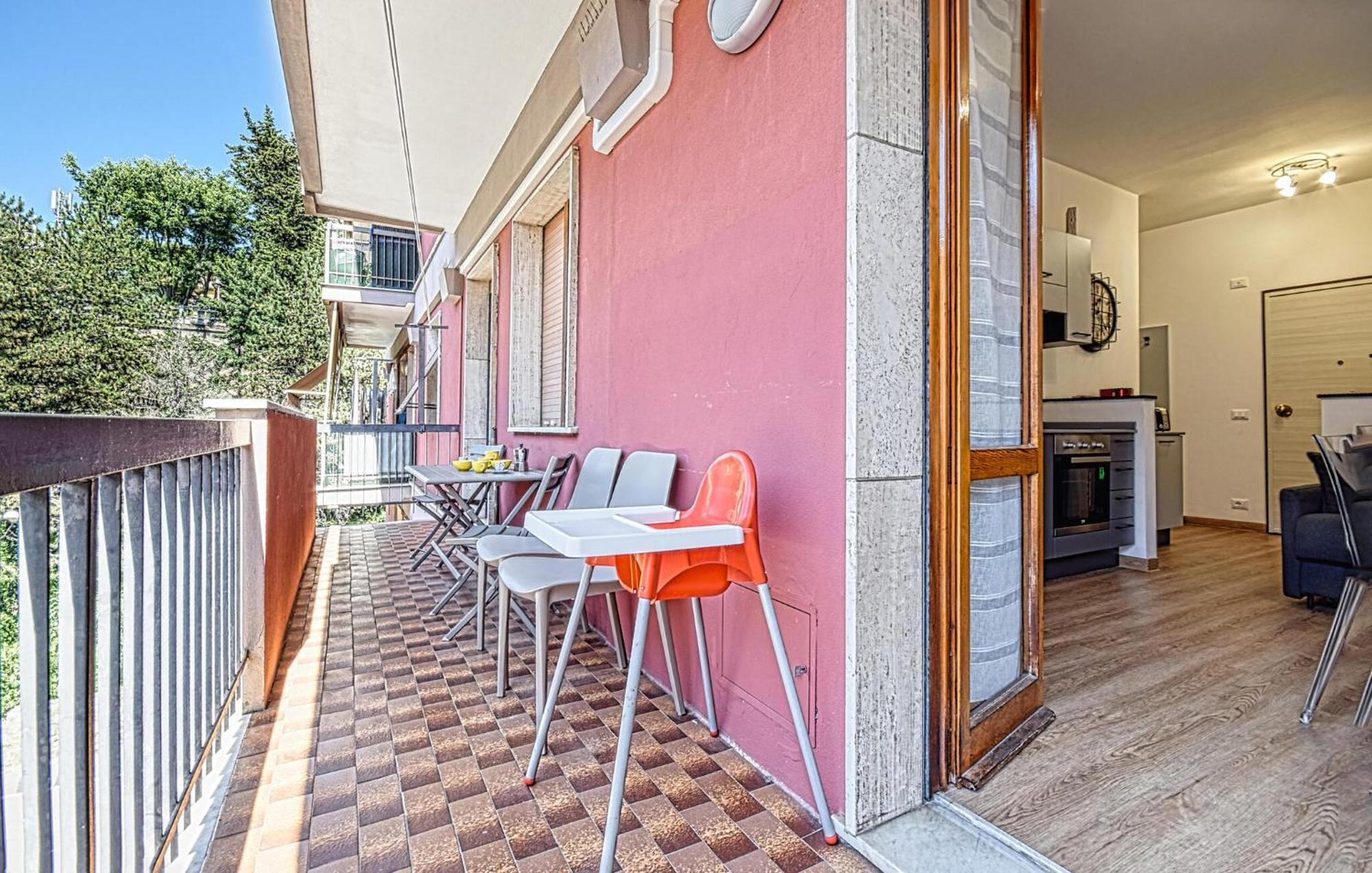 1 Bedroom Lovely Apartment In Реко Екстериор снимка